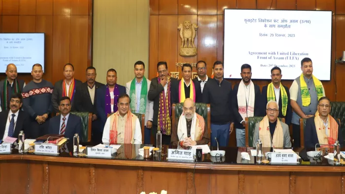 केंद्र और असम सरकार के साथ उल्फा ने त्रिपक्षीय शांति समझौते पर किए हस्ताक्षर