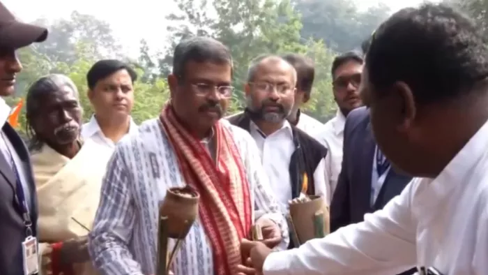 ओडिशा दौरे पर धर्मेंद्र प्रधान, संबलपुर में स्वतंत्रता सेनानियों को दी श्रद्धांजलि; दलीय कार्यक्रमों में करेंगे शिरकत