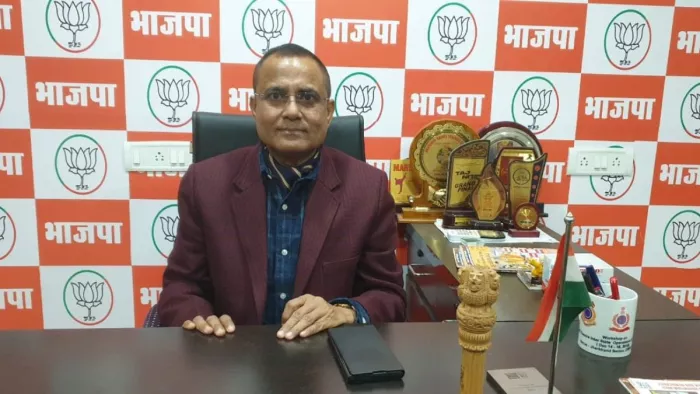 सीएच एरिया स्थित आवास पर पत्रकारों को संबोधित करते राजीव रंजन सिंह