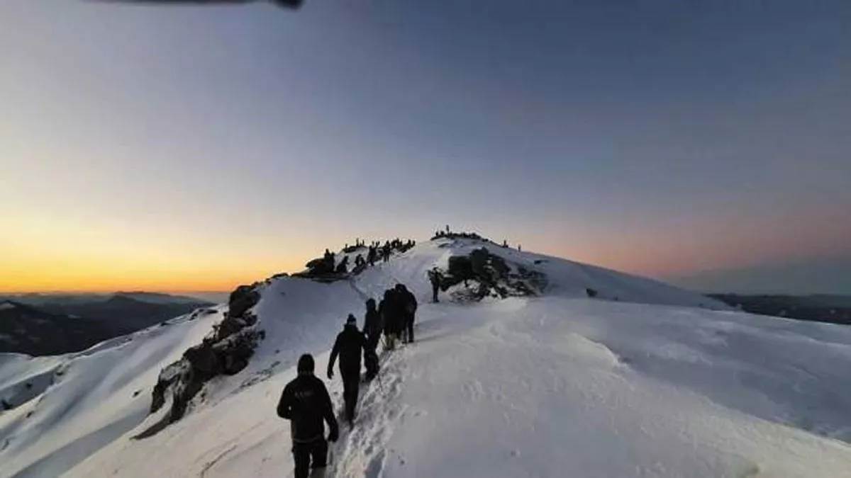 challan issued to tourists who reached kedarkantha without registration for new year celebrations know the rules