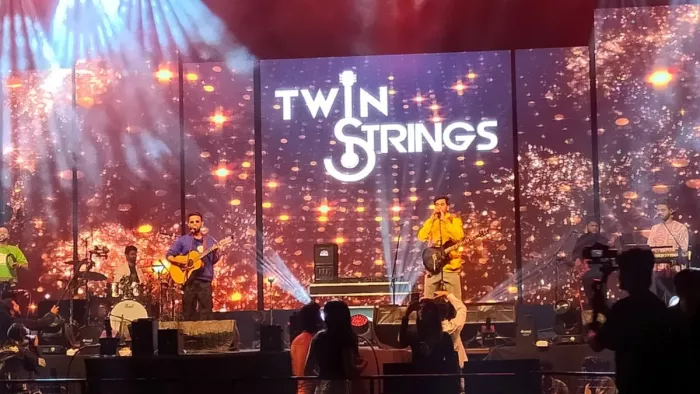 नए साल के जश्न में सराबोर ओडिशा, Bollywood Songs पर थिरके युवा तो बुजुर्गों ने भी लगाए ठुमके