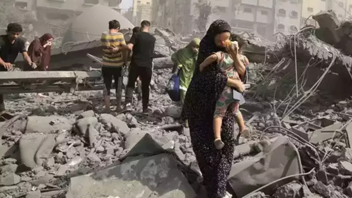 Israel Hamas war: ना कोई साधन, ना कोई रिश्तेदार... बचते-बचाते पांच KM चली गर्भवती (प्रतीकात्मक चित्र)
