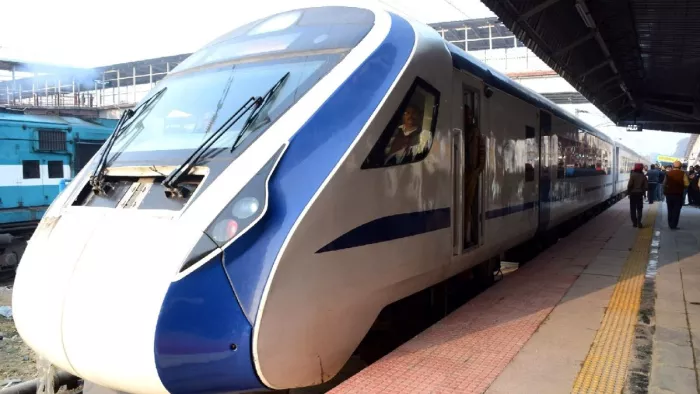 रेलवे ने शनिवार देर शाम इस ट्रेन की फीडिंग अपने यात्री रिजर्वेशन सिस्टम में कर दी।