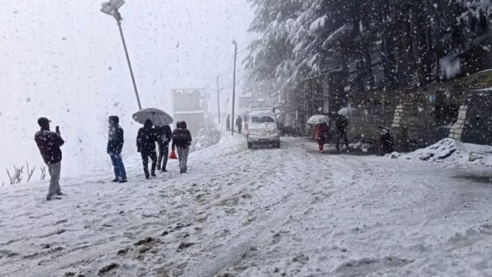 उत्तर भारत के कई राज्यों में आज बारिश और घने कोहरे का अलर्ट।(फोटो सोर्स: पीटीआई)
