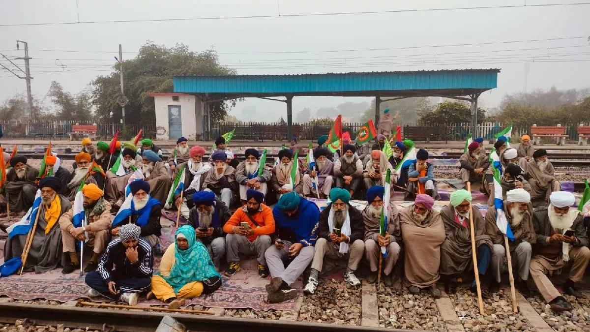 Punjab Bandh: किसानों का पंजाब बंद खत्म! सभी बैरिकेड्स खुले, दिल्ली आने वालों के लिए राहत की खबर; रेलवे को लाखों का नुकसान