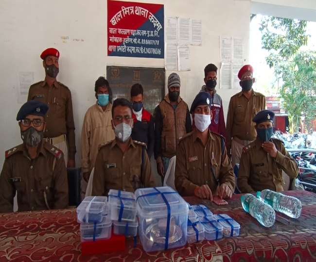 jewelry seller including three members of thief gang arrested in doctors house theft case in kadama jamshedpur