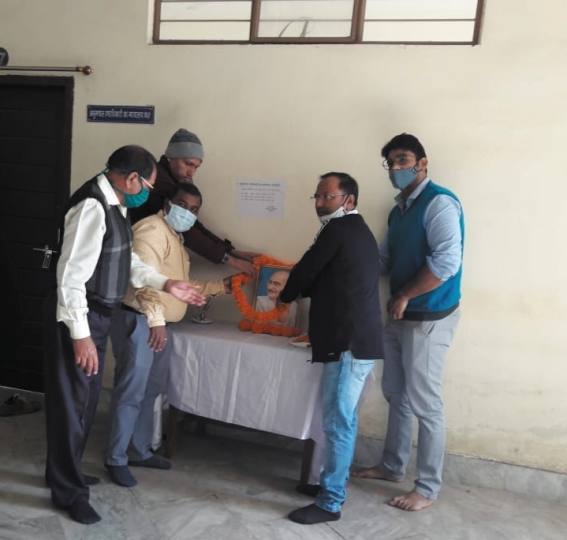 पुण्यतिथि पर राष्ट्रपिता महात्मा गांधी को किया गया नमन Salute to the Father of the Nation