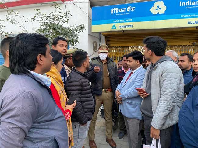 theft from bank branch in chandauli three special teams of police formed for investigation