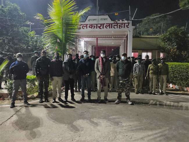 https://www.jagranimages.com/images/newimg/31012022/31_01_2022-latehar_jail_22427138.jpg