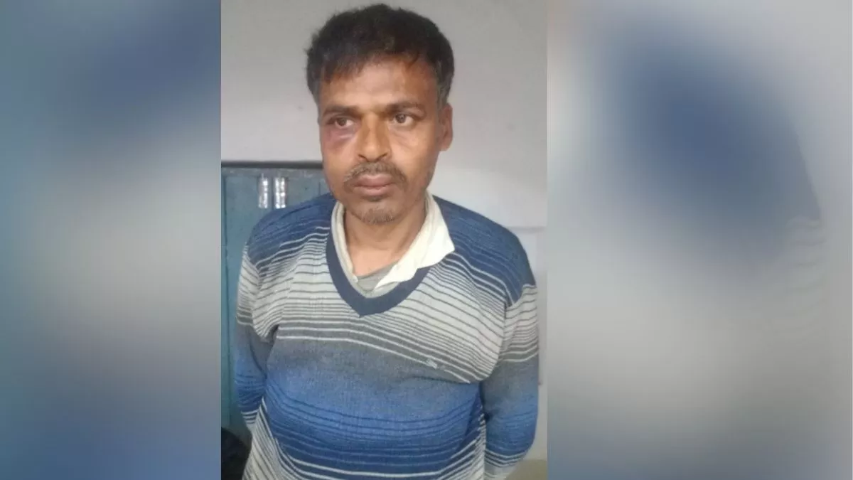 Agra News: शोहदे को डंडे से पीटकर किशोरी ने बचाई इज्जत।