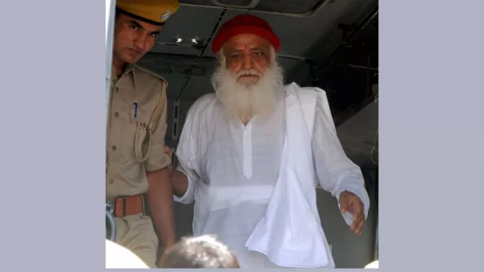 जेल में बंद आसाराम बापू को 2013 के एक दुष्कर्म मामले में उम्रकैद की सजा।