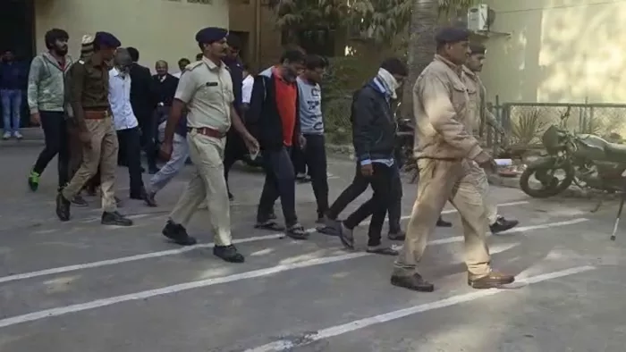 जयसुख पटेल ने मोरबी में मुख्य न्यायिक दंडाधिकारी की अदालत में आत्मसमर्पण किया।