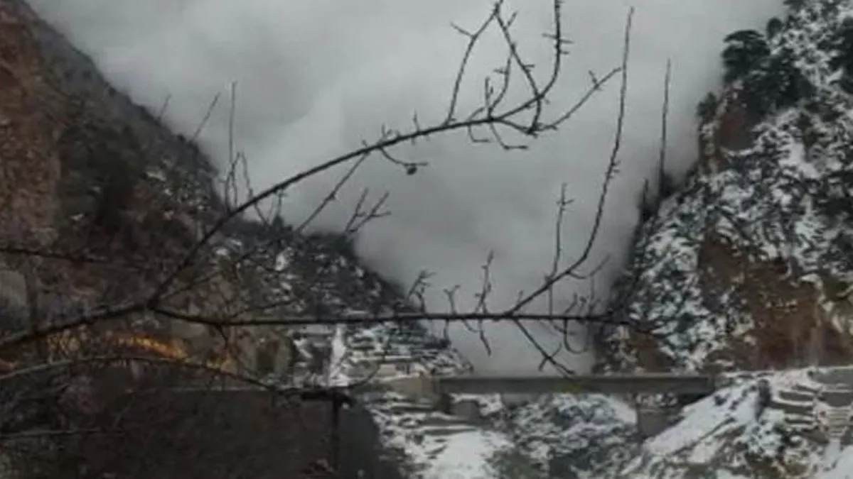 Avalanche in Uttarakhand: भारत-चीन सीमा पर हिमस्खलन के बाद बाढ़ की आशंका से सहमे लोग, पहले भी मची थी तबाही