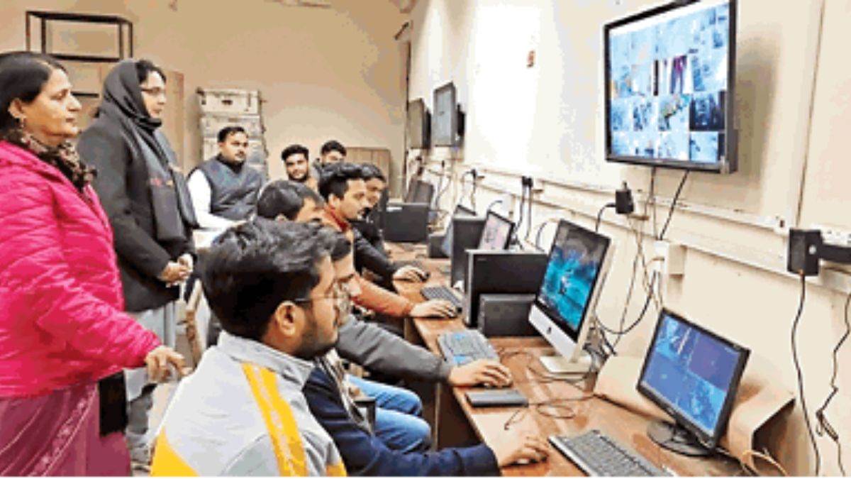 UP Board 2023 प्रयोगात्मक परीक्षा पर कंट्रोल रूम से नजर, 43 परीक्षा