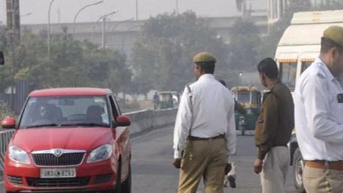 Noida में ट्रैफिक जाम से निपटने की तैयारी, DCP ने कहा- चौराहे पर 100 मीटर के दायरे में नहीं खड़े होने पाए वाहन