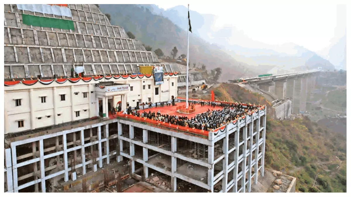 उधमपुर-श्रीनगर-बारामुला रेलवे परियोजना के तहत रियासी रेलवे स्टेशन का चल रहा निर्माण कार्य