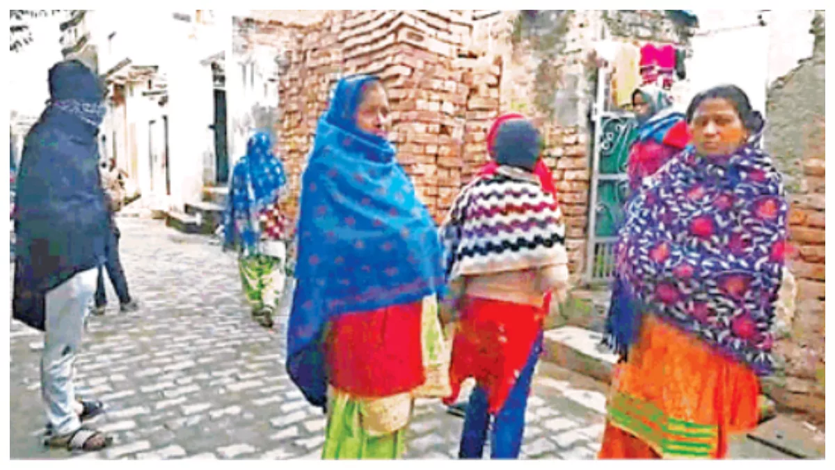 चरित्र पर शक होने के चलते सिर में कुल्हाड़ी मारकर पत्नी की हत्या