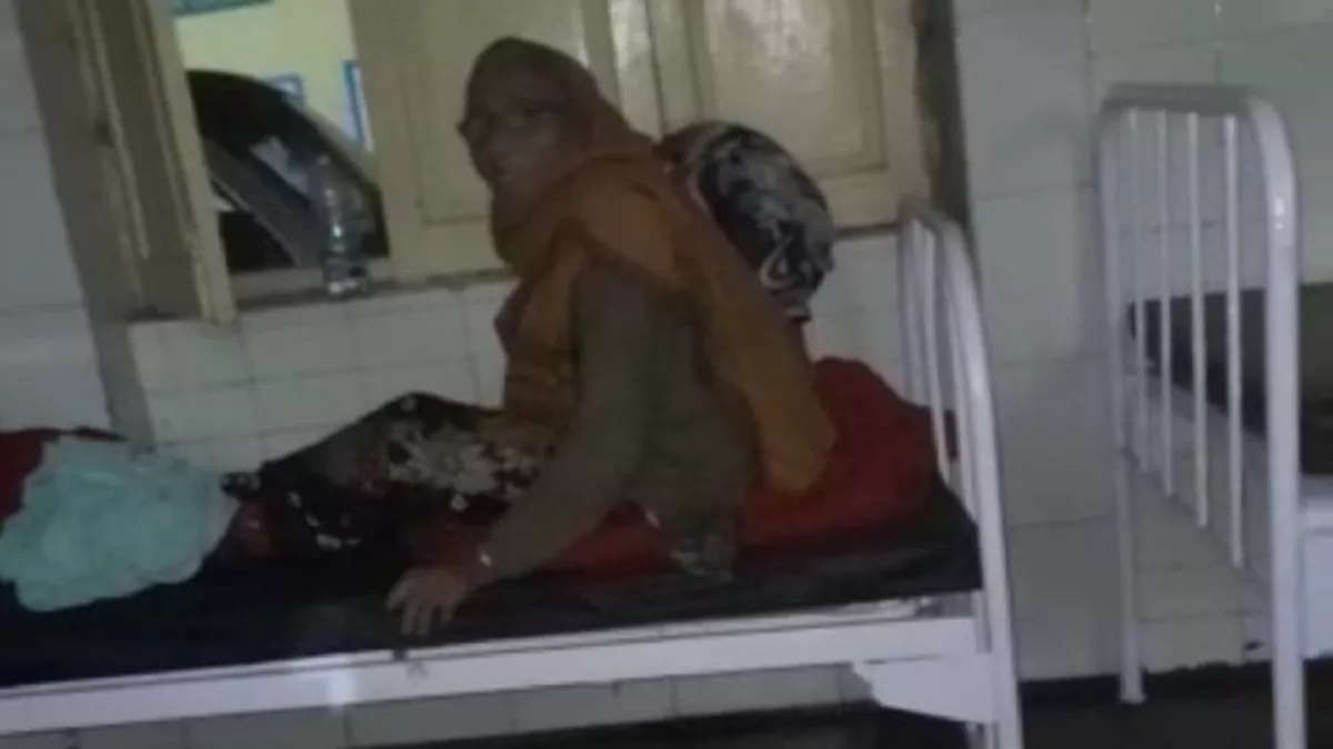 Badaun News: बदायूं ज‍िला अस्‍पताल में इलाज के ल‍िए आई मह‍िला को वार्ड के खाली कक्ष में किया बंद