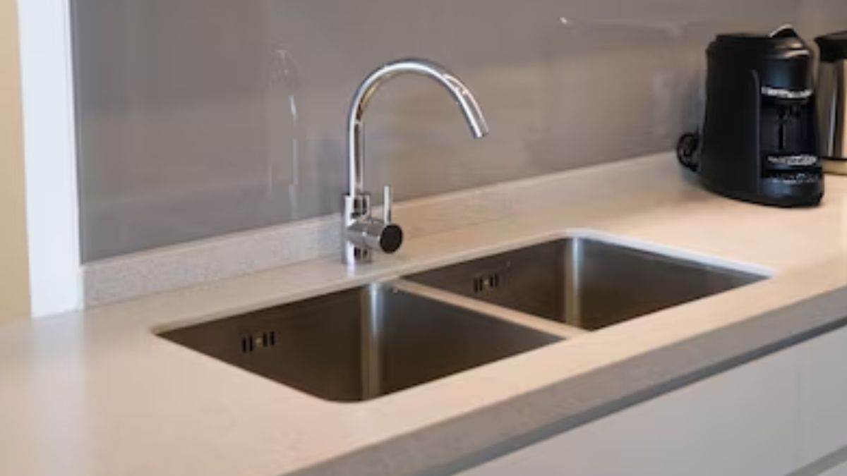 https://www.jagranimages.com/images/newimg/31012024/31_01_2024-best_sink_for_kitchen_23642473.jpg