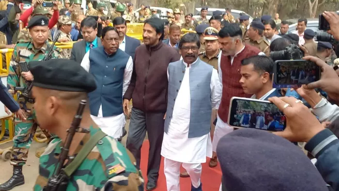 Hemant Soren: 'कहां थे... हेमंत बोले- आपके दिल में' भारी सस्पेंस के बीच ऐसे दिल्ली से रांची पहुंचे झारखंड CM
