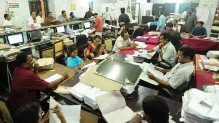 शिक्षा विभाग ने कर्मचारियों और अधिकारियों की छुट्टियों पर लगाई रोक