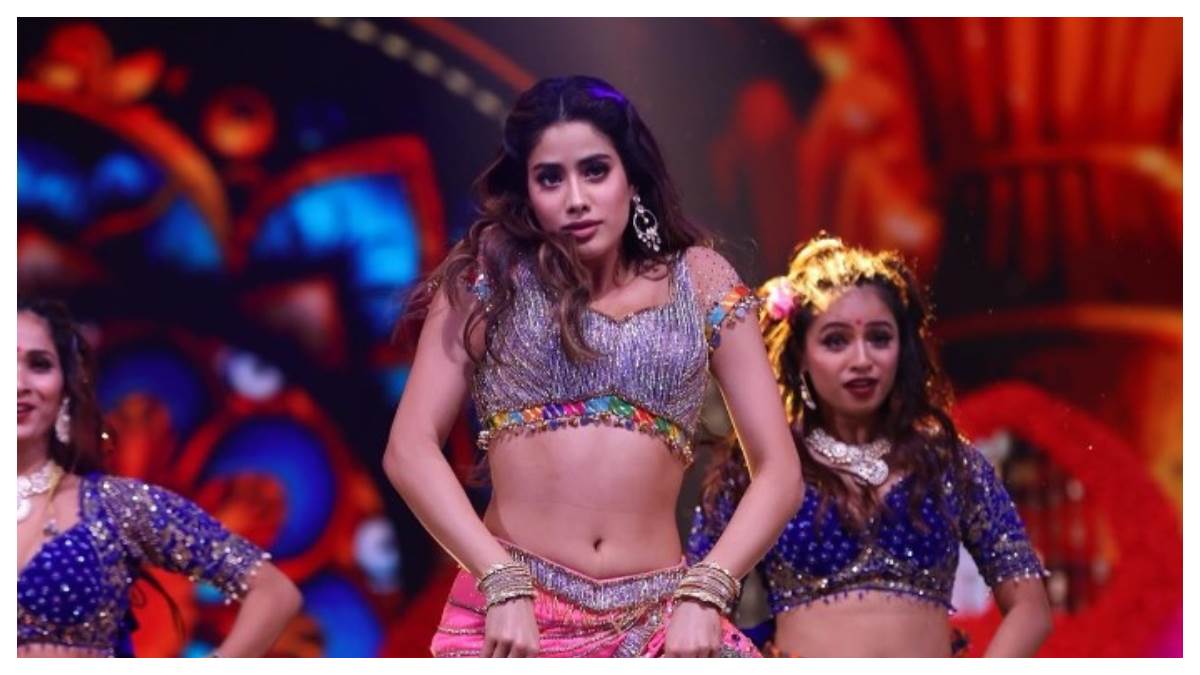 https://www.jagranimages.com/images/newimg/31012024/31_01_2024-janhvi_kapoor_dance_23642348.jpg
