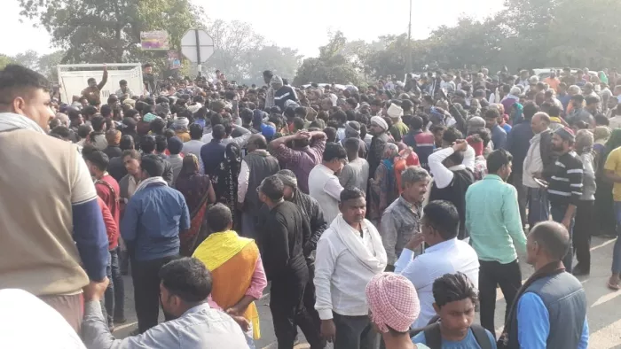 वाराणसी फोरलेन पर सरेआम प्रधान के चाचा की गोलियों से भूनकर हत्या, गुस्साई भीड़ ने कई घंटे हाईवे किया जाम