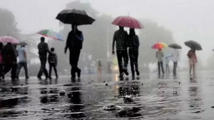 बारिश से दो डिग्री तक लुढ़का पारा, आगामी चार दिन में और बढ़ेगी ठंड