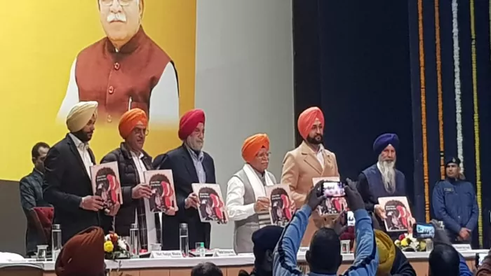 Kurukshetra News: हरियाणा में 'सिखों की सेवा में खट्टर' पुस्तक का CM ने किया विमोचन।