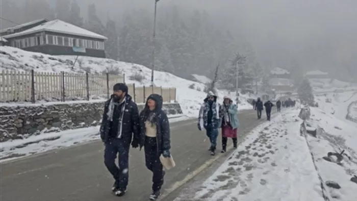 हिमाचल प्रदेश के कई जिलों में आज बर्फबारी की उम्मीद जताई जा रही है।(फोटो सोर्स: एएनआई)
