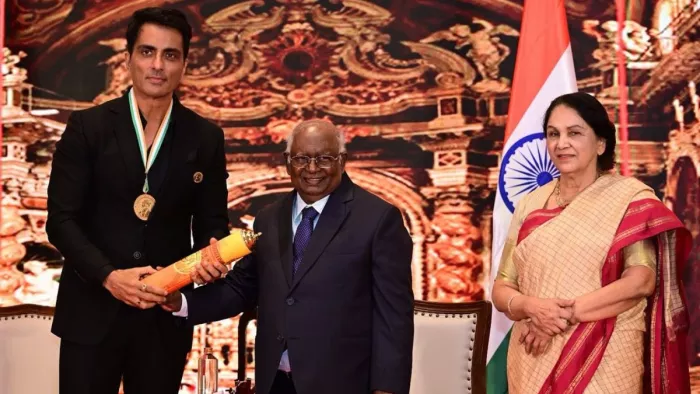 सोनू सूद को मिला ये खास सम्मान (Photo Credit-Instagram)
