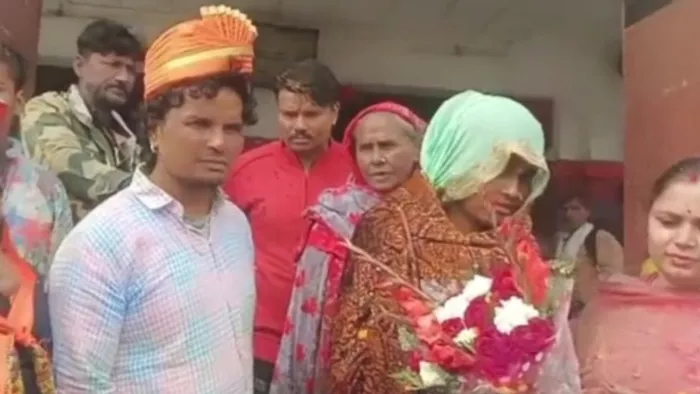 आवास विकास क्षेत्र में अनोखे तरह से चार फेरों की शादी हुई l जागरण
