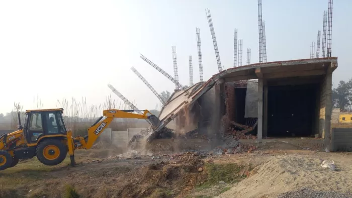 गाजियाबाद के इंदिरापुरम में 11 किलोमीटर तक अतिक्रमण हटाया गया। फाइल फोटो