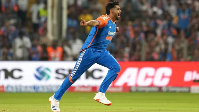 हर्षित राणा ने कन्कशन सब्स्टीट्यूट के रूप में किया टी20I डेब्यू। फोटो- BCCI