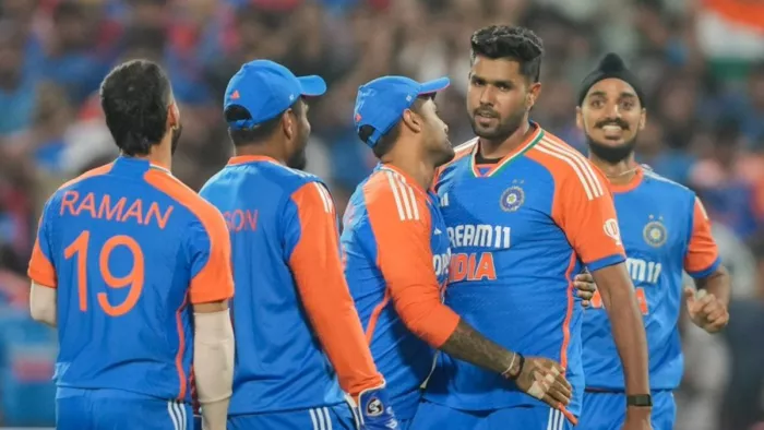 भारत ने इंग्लैंड को 15 रन से हराकर जीती टी20I सीरीज। फोटो- BCCI