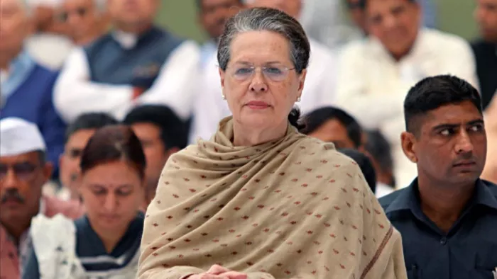 राष्ट्रपति द्रौपदी मुर्मु के संबोधन पर सोनिया गांधी के बयान पर विवाद खड़ा हो गया।(फोटो सोर्स: पीटीआई)