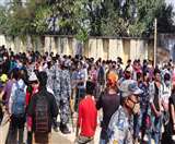 Coronavirus Lockdown : नेपाली पुलिस का लाठीचार्ज ; नो मेंस लैंड पर धरना पर बैठे अपने वतन लौट रहे लोग