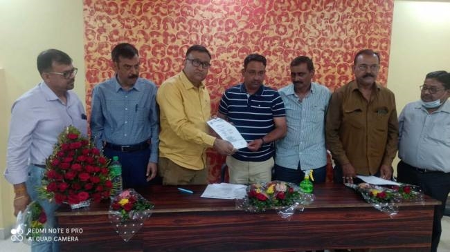 चैंबर के नए अध्यक्ष पंकज तिवारी ने टीम के साथ लिया प्रभार