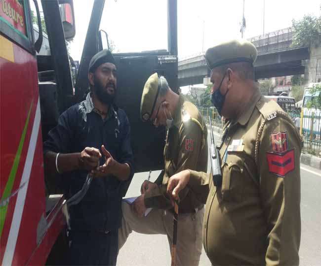 स्वास्थ्य विभाग के अधिकारियों के अनुसार मात्र चार घंटे में तीस के करीब लोगों की काेरोना जांच की गई।