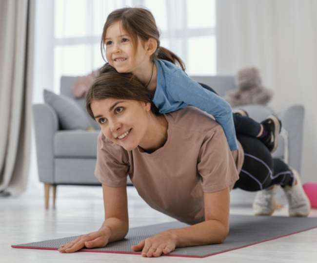 https://www.jagranimages.com/images/newimg/31032021/31_03_2021-kid_and_woman_21513169.jpg