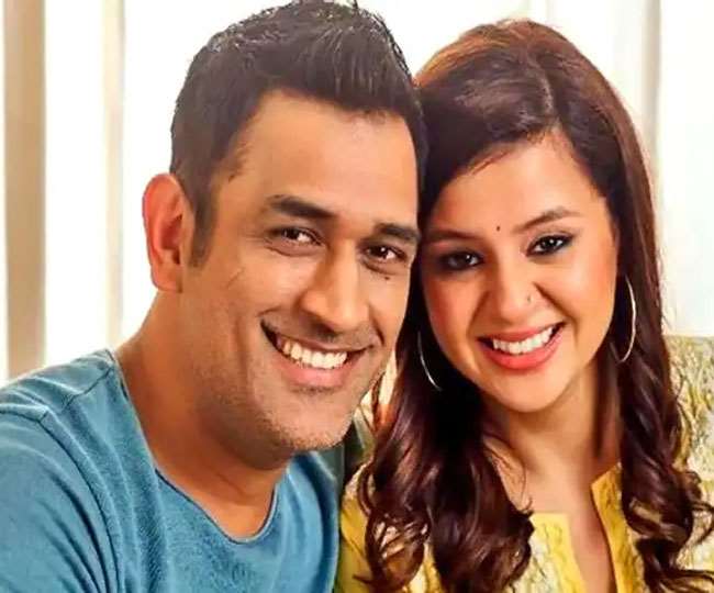 https://www.jagranimages.com/images/newimg/31032022/31_03_2022-ms-dhoni-income-tax_22585958.jpg