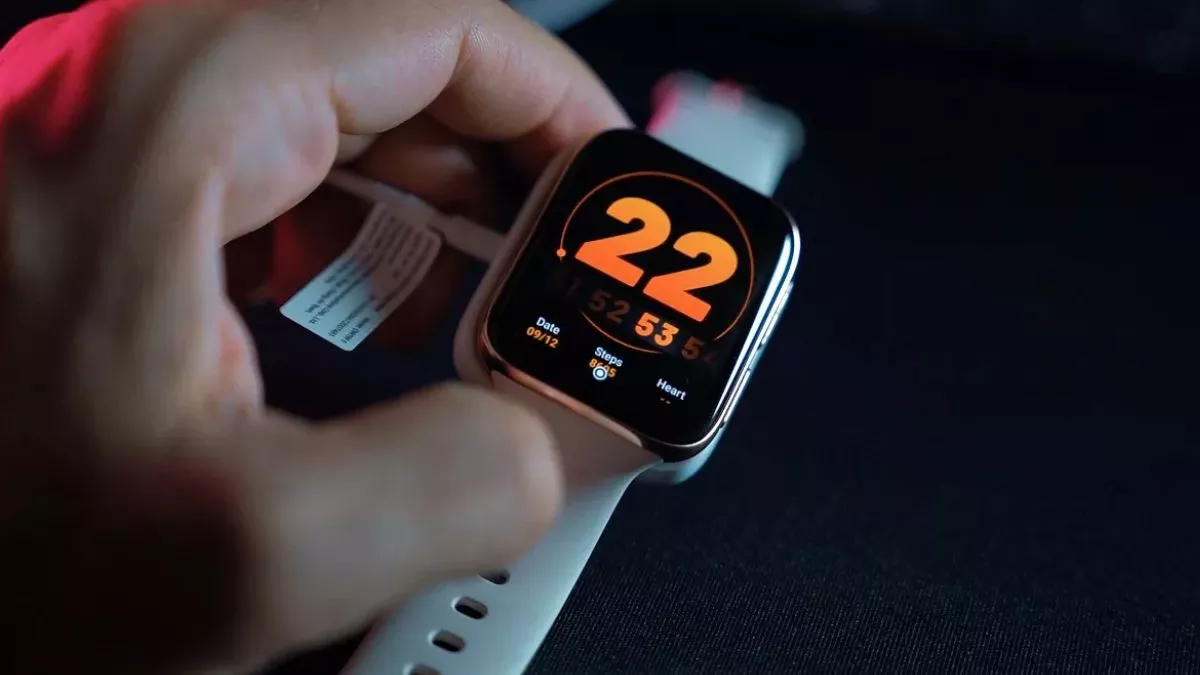 Budget Smartwatch से कितनी अलग होती है प्रीमियम स्मार्टवॉच, कीमत से लेकर फीचर तक क्या है दोनों में अंतर