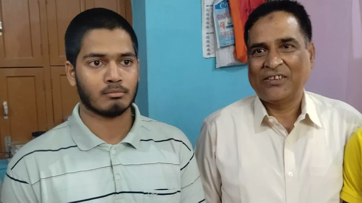 Bihar Board High school Topper: शिक्षक का बेटा है ​10वीं टॉपर रुमान अशरफ, NDA पासकर देश की सेवा करना है सपना