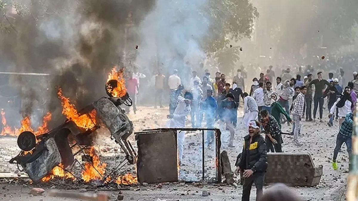 Delhi Riots: धार्मिक स्थल जलाने के मामले में कोर्ट ने पांच पर आरोप तय करने का दिया आदेश