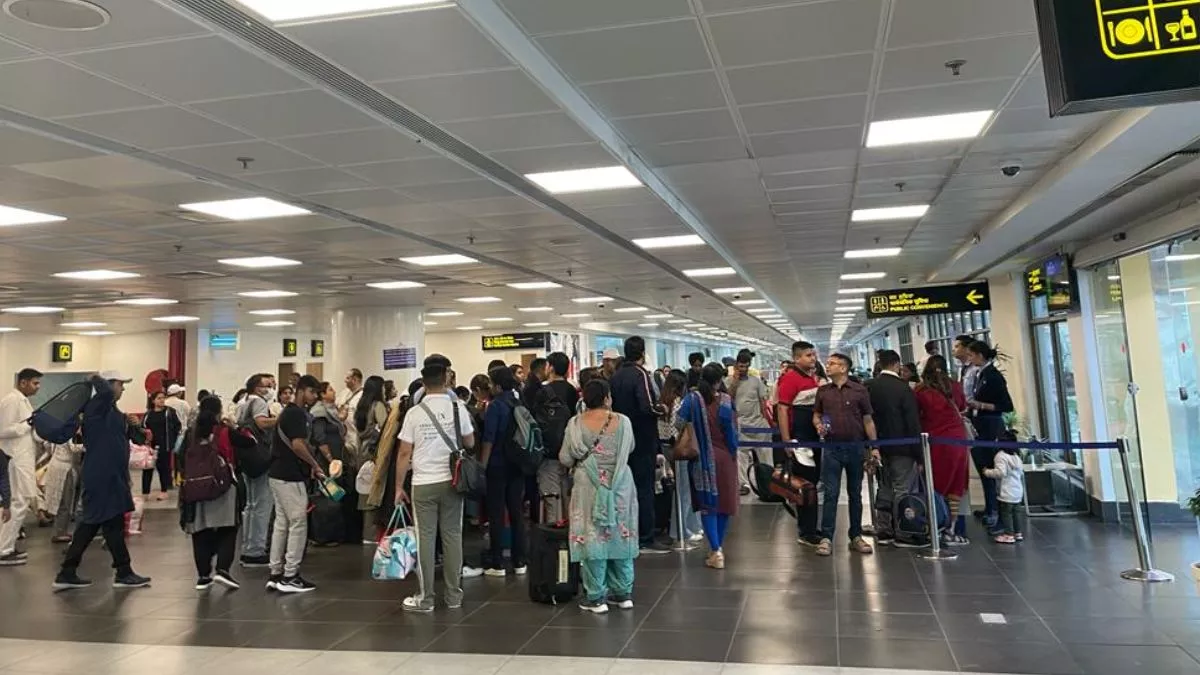 Amritsar: श्री गुरु रामदास एयरपोर्ट पर यात्रियों का हंगामा, फ्लाइट लेट होने पर 4 घंटे होना पड़ा परेशान
