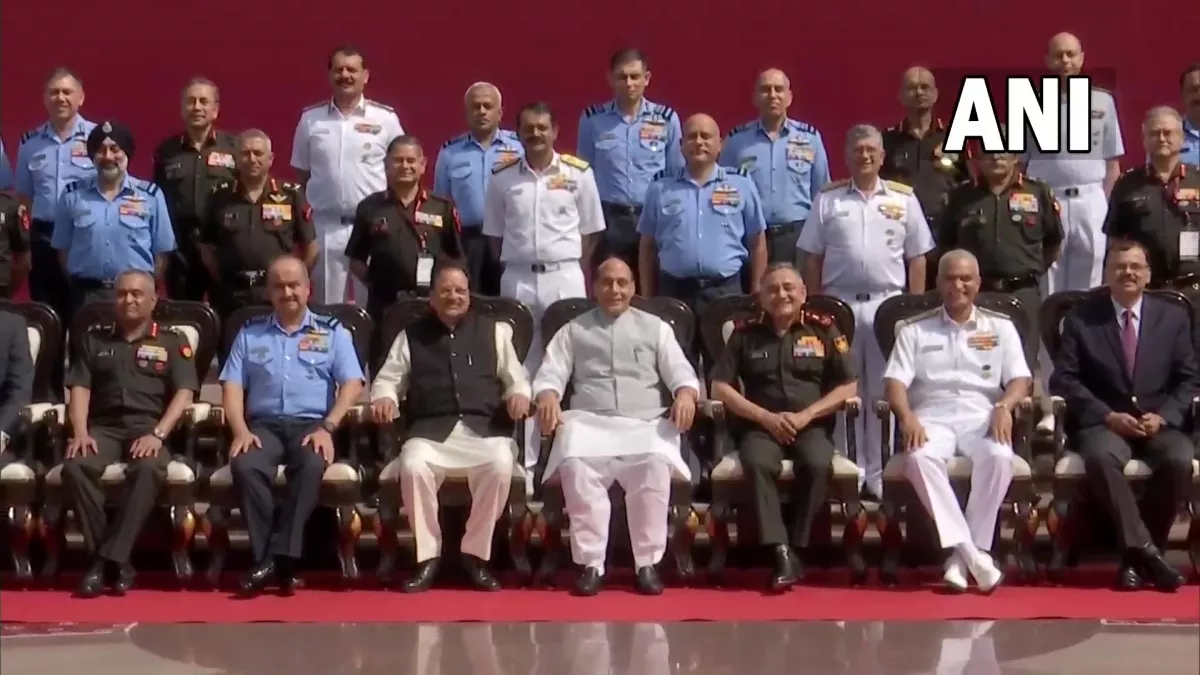 Army Commanders Conference: रक्षा मंत्री कमांडर कान्फ्रेंस में हुए शामिल, CDS और तीनों सेनाओं के चीफ रहे मौजूद