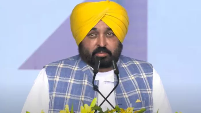 आप सुप्रीमो की पत्नी के साथ पहुंचे CM मान