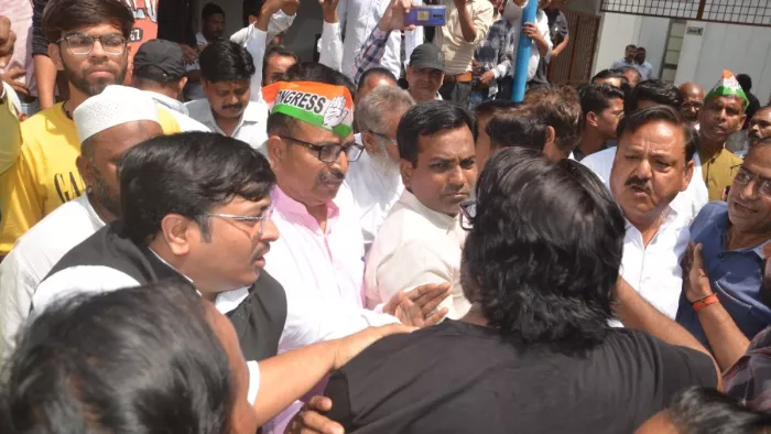 आइएनडीआइए गठबंधन के प्रशिक्षण कार्यक्रम में हंगामा, प्रत्याशी को बाहरी बता जमकर हुई झड़प