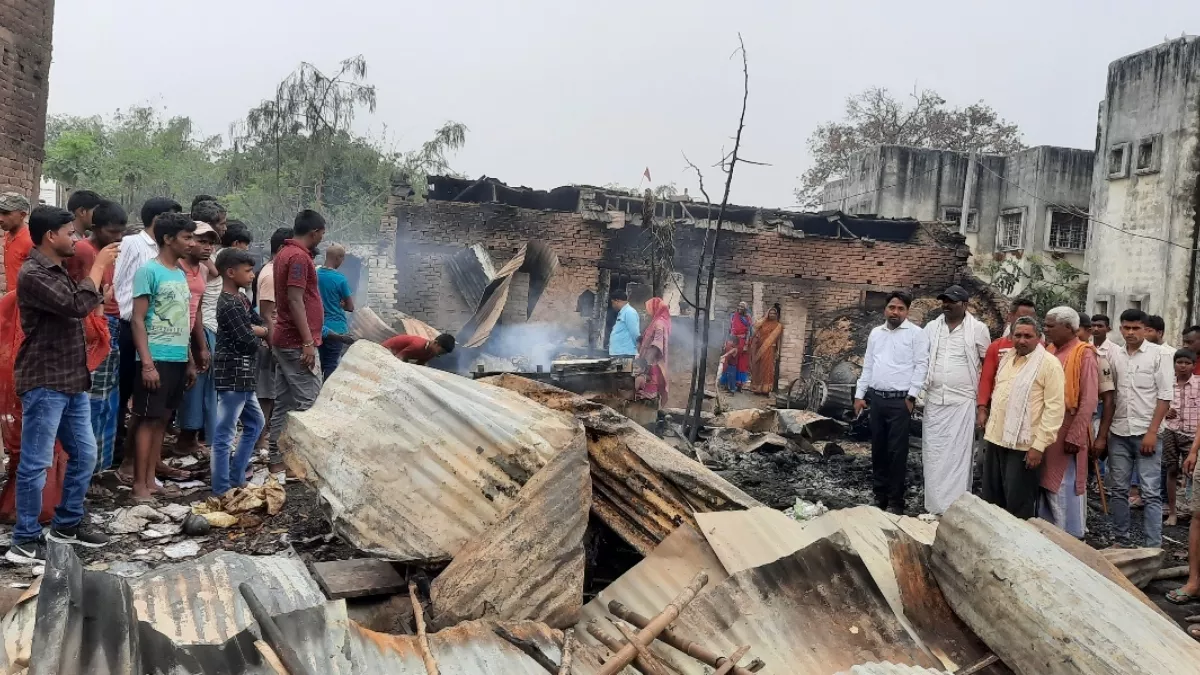 Bhagalpur Fire News: बाबूपुर दियारा में भीषण अग्निकांड! तीन घर जलकर राख... लाखों का हुआ नुकसान