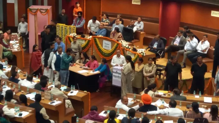 दिल्ली नगर निगम की मौजूद मेयर शैली ओबेराय